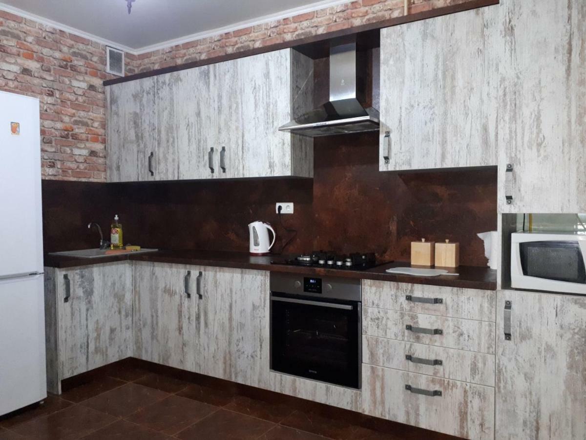 Large 2-Bedroom Apartament In The Center Кишинев Екстериор снимка
