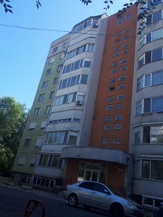 Large 2-Bedroom Apartament In The Center Кишинев Екстериор снимка