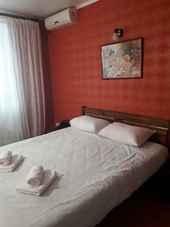 Large 2-Bedroom Apartament In The Center Кишинев Екстериор снимка