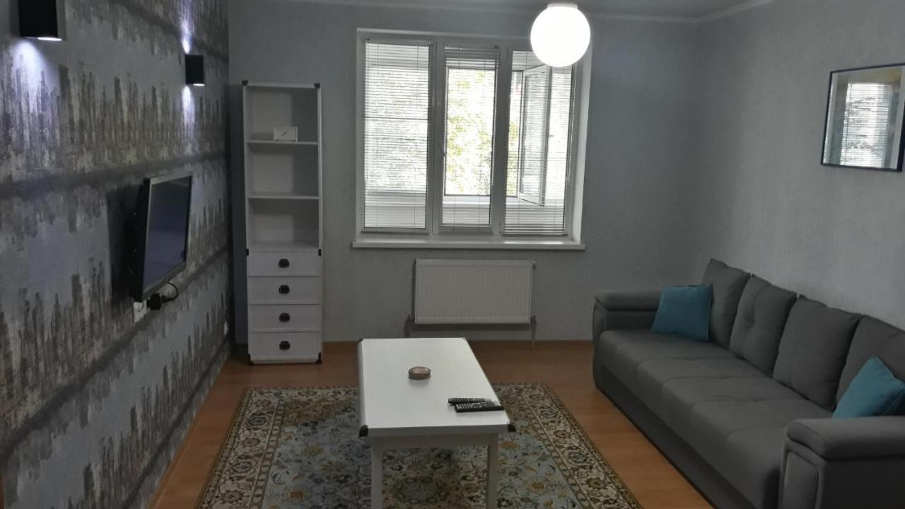 Large 2-Bedroom Apartament In The Center Кишинев Екстериор снимка