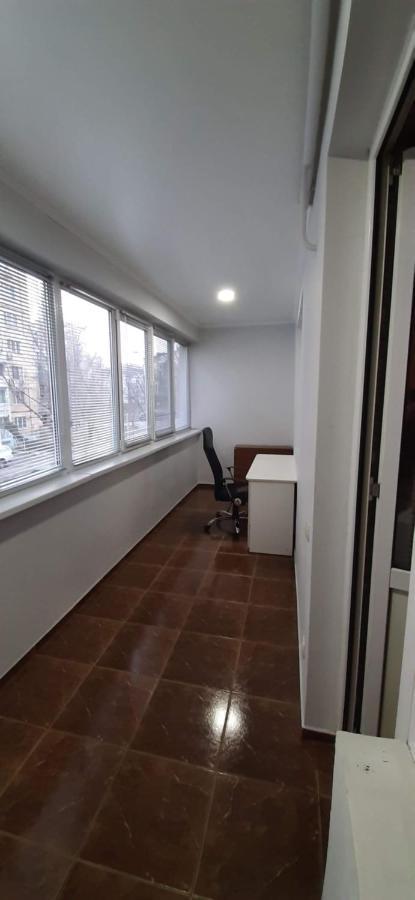 Large 2-Bedroom Apartament In The Center Кишинев Екстериор снимка